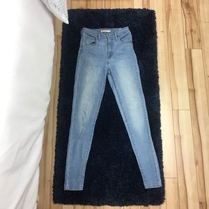 Levi’s Mile High Super Skinny light wash 25